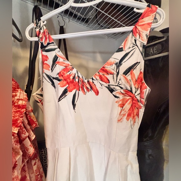 NWT Le Chateau Cream and Red Floral Tie Waist Midi Dress - Picture 3 of 7